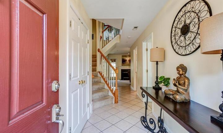 2246 Commissary Cir