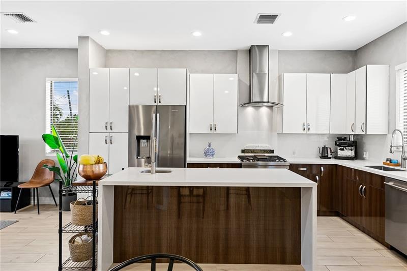 825 North 17th Terrace, Fort Lauderdale, FL 33304 4 Olga Hernandez Realtor Homes For Sale Florida 4