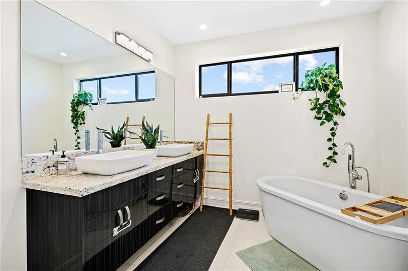 825 North 17th Terrace, Fort Lauderdale, FL 33304 8 Olga Hernandez Realtor Homes For Sale Florida 7