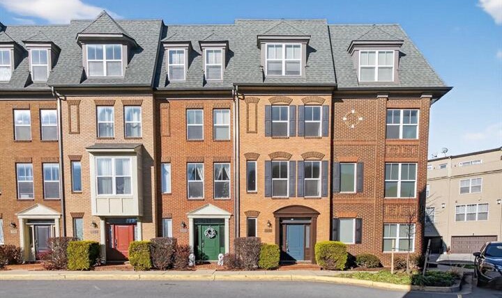 1415 Trafalgar Ln
