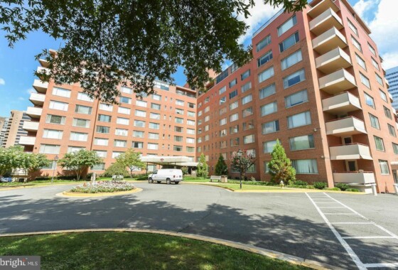1111 Arlington Boulevard 902 11 VAAR2074486
