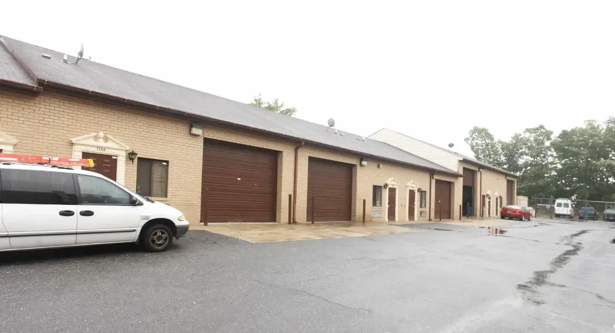 Prime Location High Traffic Road in Clinton MD Commercial Building for Sale
